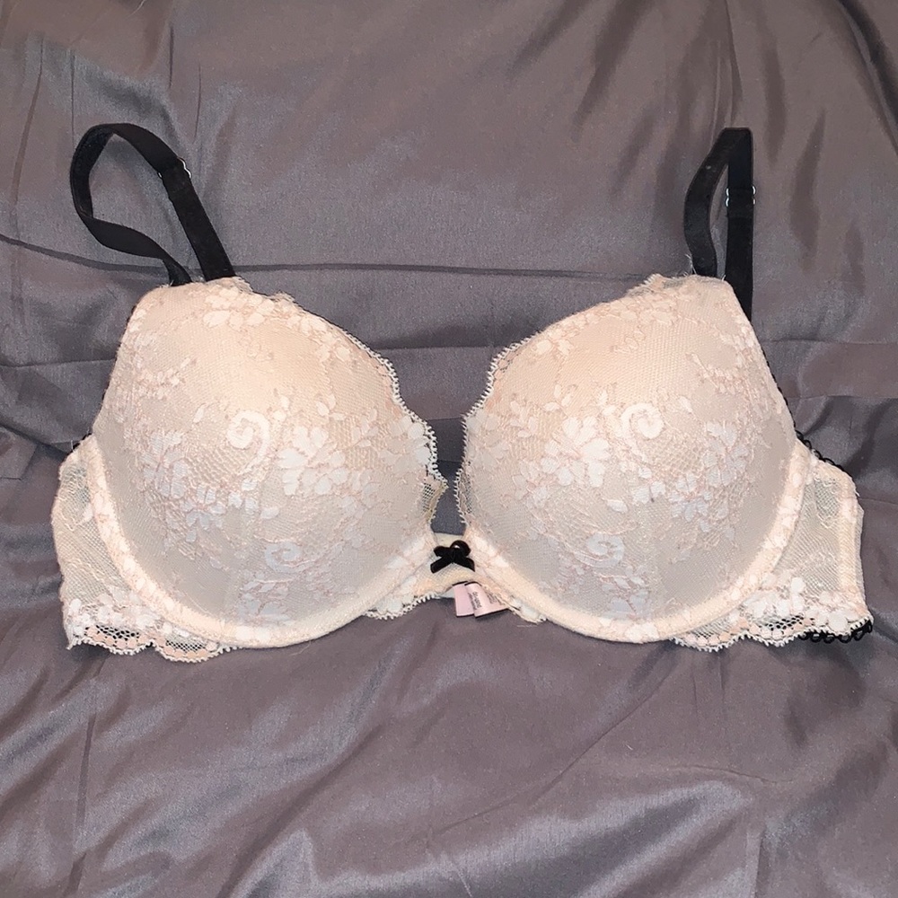 White& black lace VS push up bra